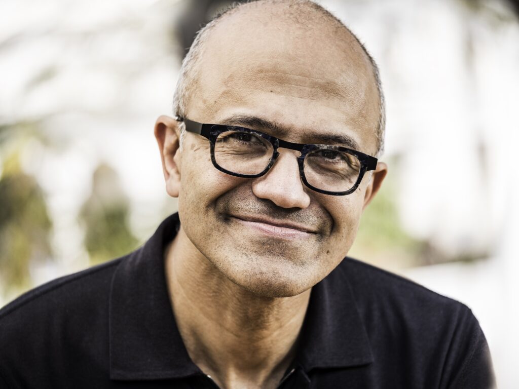 „Płacicie dwa razy – pieniędzmi i własną wiedzą”. Szef Microsoftu ostrzega przed AI