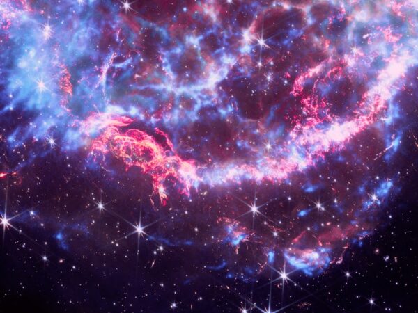 Cassiopeia A. Fot.: X-ray: NASA/CXC/SAO; IR: NASA/ESA/CSA/STScI; Image Processing: NASA/CXC/SAO/L. Frattare and K. Arcand