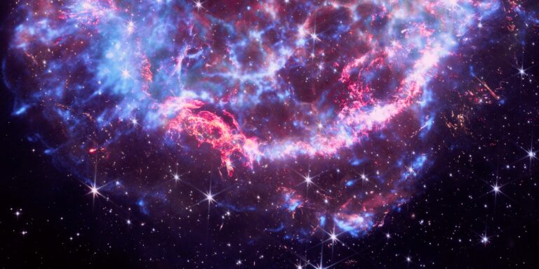 Nowe spektakularne zdjęcia NASA. „Czerwono-biało-niebieski” kosmos z okazji niepodległości USA