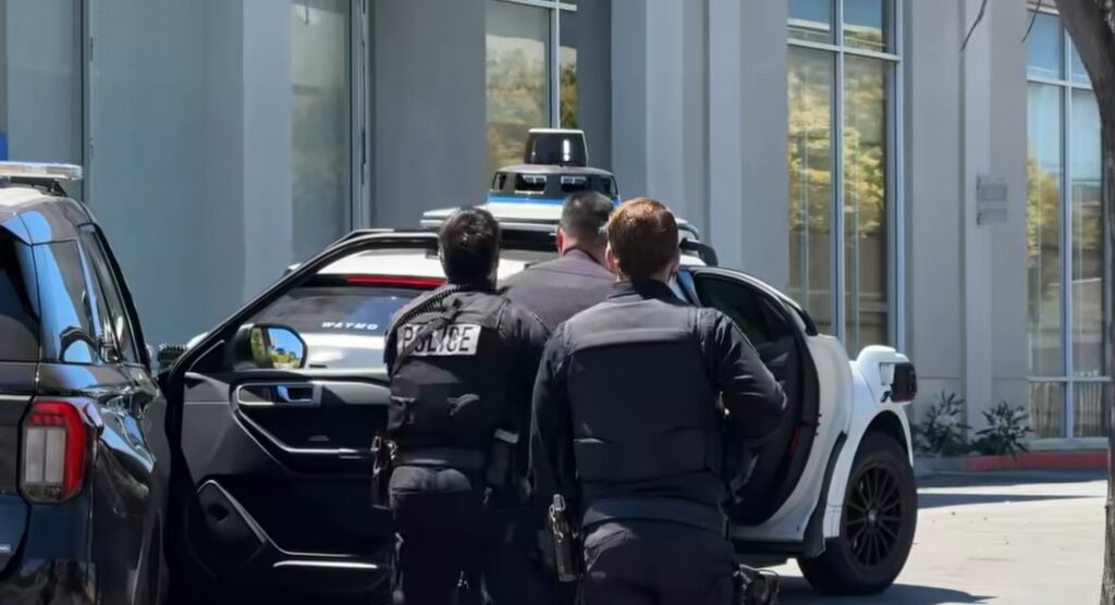 Ktoś próbował strzelać z autonomicznej taksówki Waymo. Nie uwierzysz, jak to się skończyło