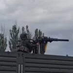 Rosjanie zamontowali karabin maszynowy ze śmigłowca na ciężarówce. Efekt? Kapitan Bomba by się nie powstydził