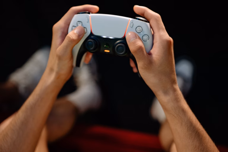 To koniec płyt na konsolach. Sony porzuca krążki, a branżę czeka trzęsienie ziemi, którego zwiastunem jest premiera GTA 6 [FELIETON]