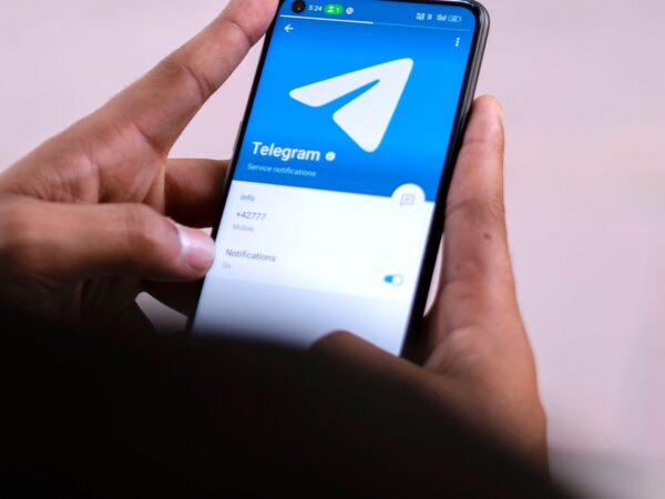 Rosyjskie władze stawiają nowe zarzuty założycielowi serwisu Telegram i umieszczają go na międzynarodowej liście osób poszukiwanych
