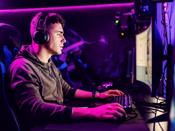Streamer, zdjęcie ilustracyjne. Fot. Adobe Stock / Dusan Petkovic