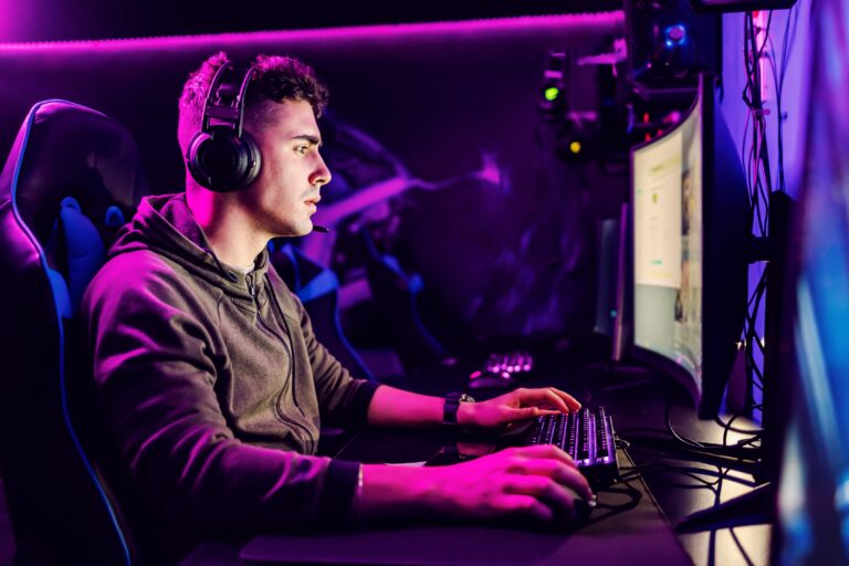 Twitch i Amazon pozwane za trenowanie AI na treściach streamerów. „Gdyby było dobrowolne, nikt by się nie zgodził”
