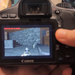 Doom uruchomiony na aparacie fotograficznym Canon. Kultowa gra trafiła na lustrzankę DSLR