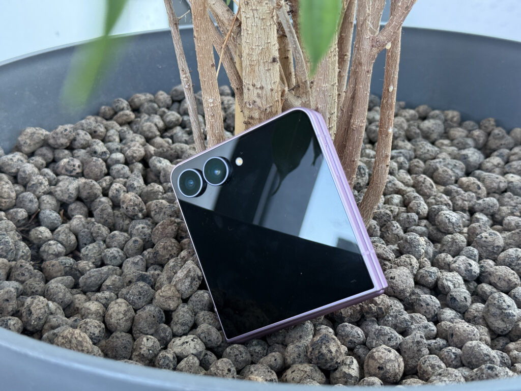 Jeśli miałbym kupić składany smartfon, to wybrałbym właśnie ten. Recenzja Samsung Galaxy Z Flip 8