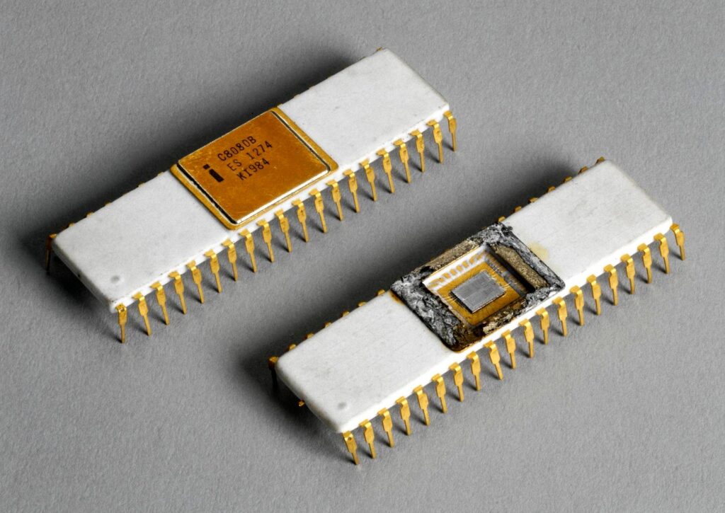 Posiadacz oryginalnego przedprodukcyjnego projektu Intel 8080, ikonicznego procesora o częstotliwości 2 MHz, poszukuje osoby, która podejmie się jego renowacji