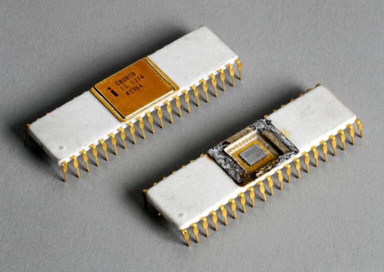 Posiadacz oryginalnego przedprodukcyjnego projektu Intel 8080, ikonicznego procesora o częstotliwości 2 MHz, poszukuje osoby, która podejmie się jego renowacji