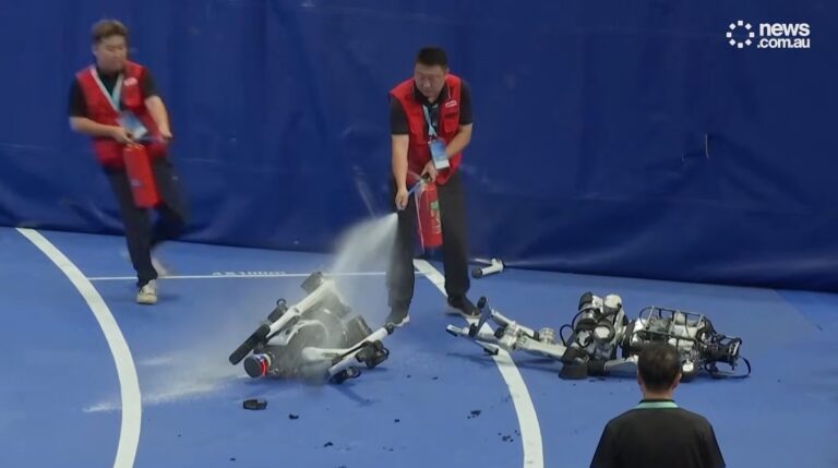 Olimpiada robotów: ogień, kraksy, androidy rozpadające się na części. World Humanoid Robot Games w Pekinie dostarcza mnóstwa wrażeń