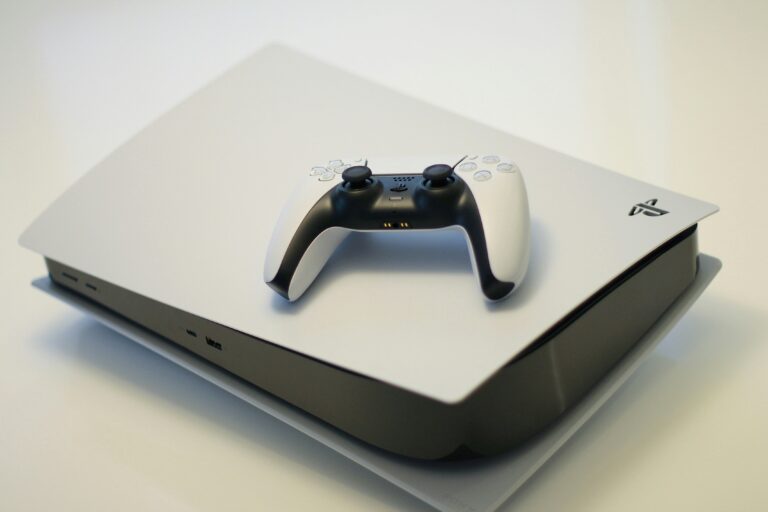 Czy Sony waha się w kwestii zakończenia produkcji płyt z grami? Nowe plotki z targów Gamescom rozbudzają dyskusję wśród graczy