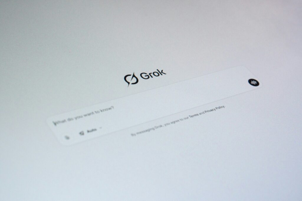 Model Grok firmy xAI Elona Muska mógł korzystać z materiałów przedstawiających wykorzystywanie seksualne dzieci – nowy pozew w sprawie