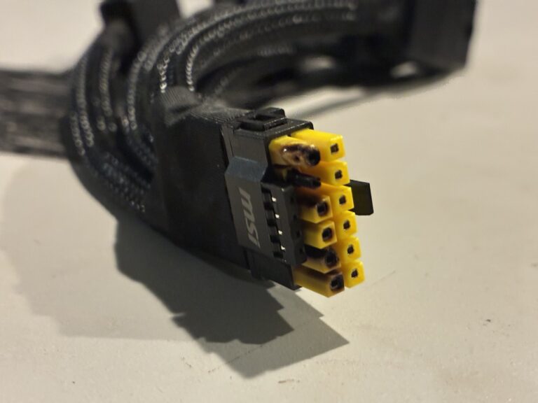 Pierwsza ofiara DLSS 5 – kolejny RTX 5090 przekracza 600 W poboru mocy i topi złącze zasilania