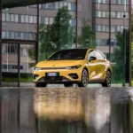 Leapmotor B05 debiutuje w Polsce. 218 KM, tylny napęd i do 482 km zasięgu za 106 900 zł