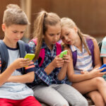EU Kids Act: Unia Europejska planuje zakaz mediów społecznościowych, czatbotów AI i gier online dla osób poniżej 15. roku życia