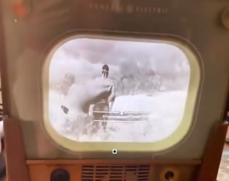 PlayStation 5 i… czarno-biały telewizor z 1949 roku. Nietypowe połączenie w akcji z udziałem Ghost of Tsushima
