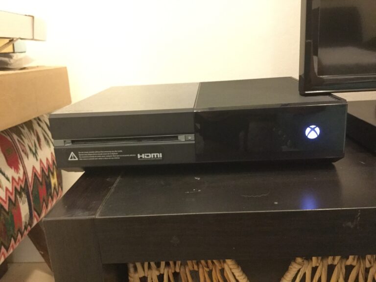 Czytnik płyt do Xbox Series S za 200 złotych? Sprawdzamy ceny – wystarczy stara konsola Xbox One!