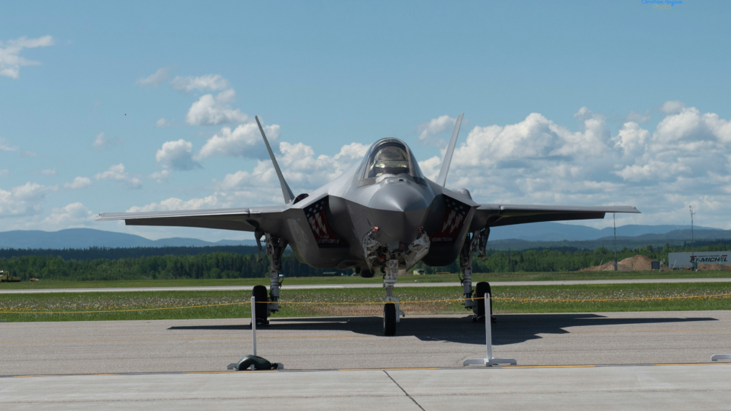 Chiny przejęły tajne części do myśliwców F-35 – eksperci obawiają się, że przepis na powłokę maskującą może zostać ujawniony, a Pentagon bagatelizuje incydent