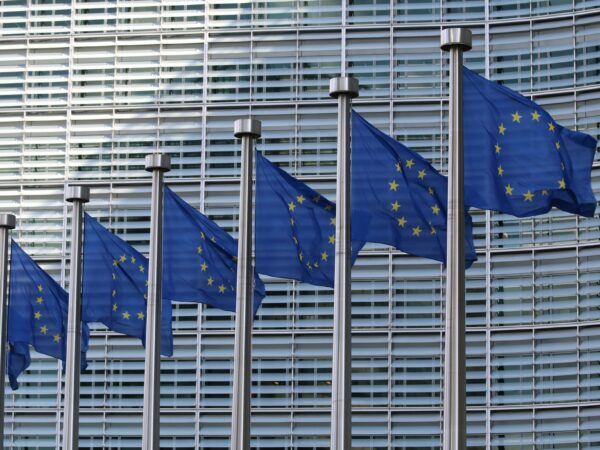 ChatGPT, Reddit i Roblox oznaczone przez Komisję Europejską jako bardzo duże wyszukiwarki/platformy internetowe – co to oznacza?