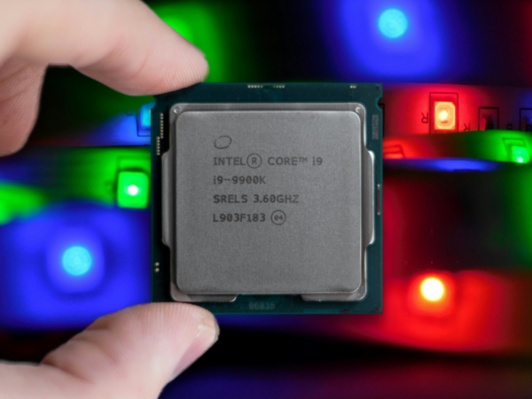 Intel patentuje sposób osadzania diod MicroLED w obudowie procesora w celu wykorzystania ich jako „dodatkowego elementu estetycznego”
