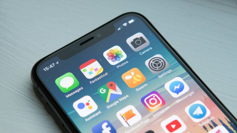 Nakładasz folię na ekran swojego iPhone’a 18 Pro? Przyprawiasz szefa działu sprzętu Apple o „gęsią skórkę”