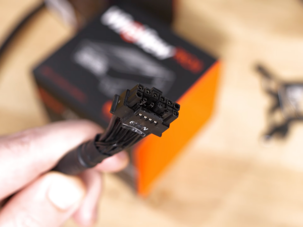 RTX 5090 znów staje w płomieniach i topi złącze zasilania – tym razem padło na Hardware Unboxed