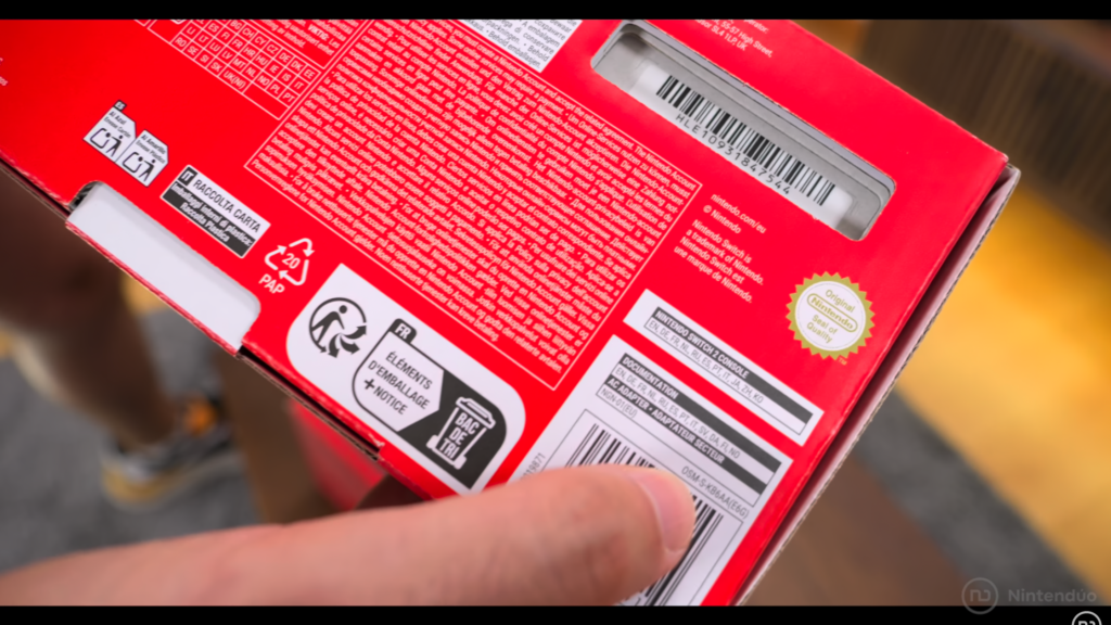 Pudełko nowego modelu Nintendo Switch 2 z kodem seryjnym HLE