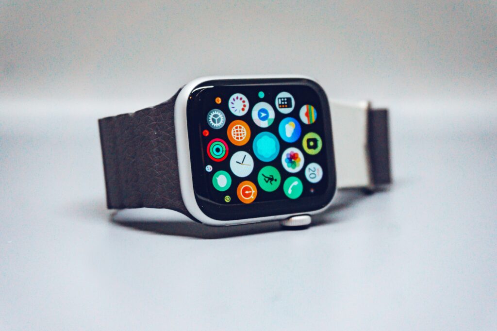 Apple pracuje nad nową opaską do monitorowania aktywności fizycznej, która konkurować ma z ofertą firmy Whoop