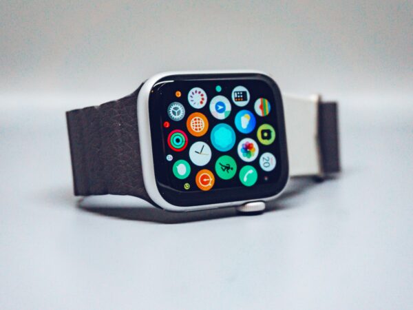 Apple pracuje nad nową opaską do monitorowania aktywności fizycznej, która konkurować ma z ofertą firmy Whoop
