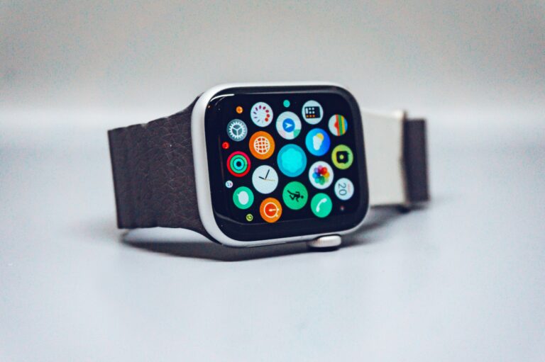 Apple pracuje nad nową opaską do monitorowania aktywności fizycznej, która konkurować ma z ofertą firmy Whoop