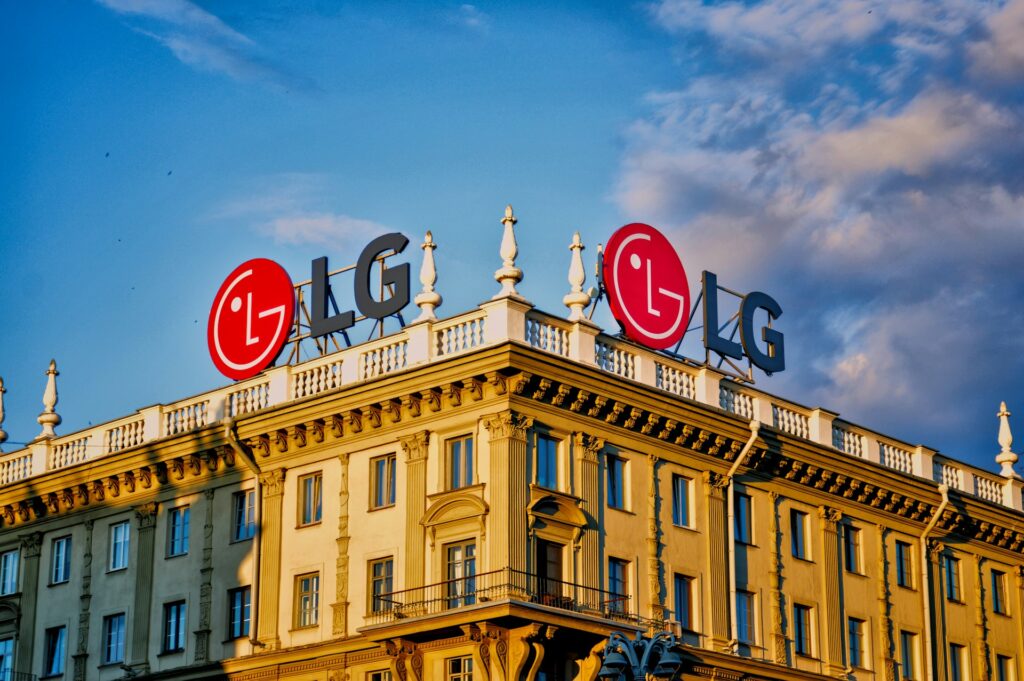 Przeraża mnie, ile LG o nas wie – śledztwo Gamers Nexus ujawnia, że telewizory LG aktywnie podsłuchują użytkowników i skanują wszystkie dane, do których mają dostęp