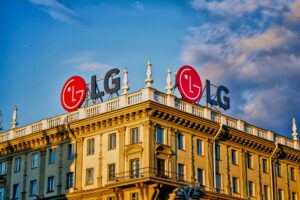 [AKTUALIZACJA] Przeraża mnie, ile LG o nas wie – śledztwo Gamers Nexus ujawnia, że telewizory LG aktywnie podsłuchują użytkowników i skanują wszystkie dane, do których mają dostęp [FELIETON]
