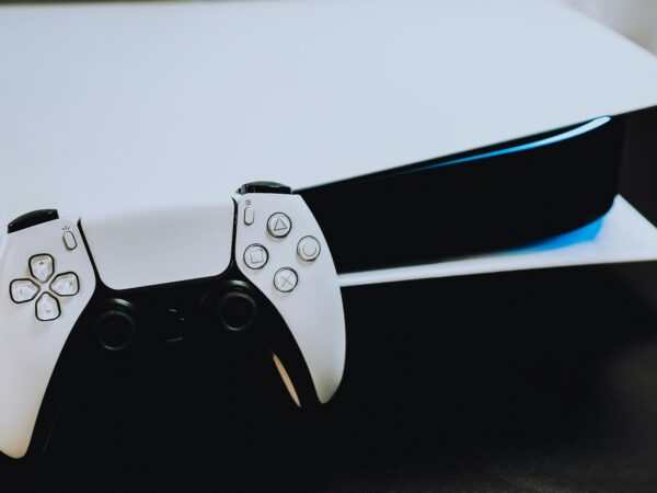 Hipokryzja Sony – twierdzi, że gracze nie są właścicielami swoich cyfrowych zakupów, a ich własne treści stanowczo temu przeczą