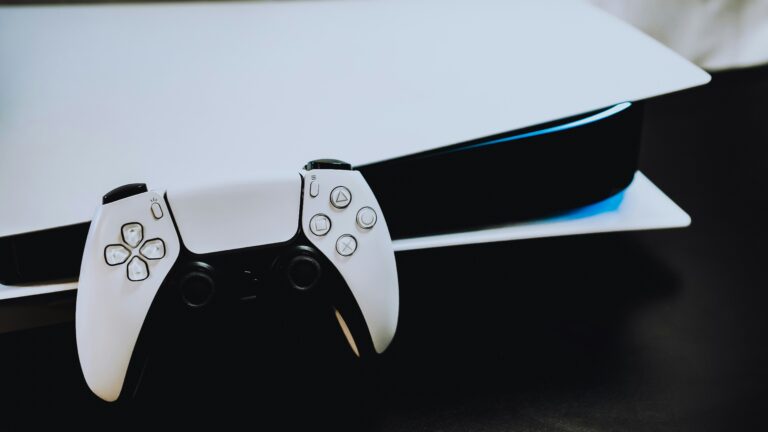 Hipokryzja Sony – twierdzi, że gracze nie są właścicielami swoich cyfrowych zakupów, a ich własne treści stanowczo temu przeczą