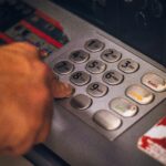 Czy bankomat można zhakować? Jak chroni się bankomaty przed cyberatakami
