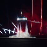 Tesla zrobiła latający samochód? Pic na wodę po 9 latach czekania, czy mandat za lewitowanie nad asfaltem?