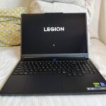 Lenovo Legion 5i ma w rękawie potężnego asa, a ekran OLED robi robotę. To solidny zawodnik w swojej półce cenowej [RECENZJA]