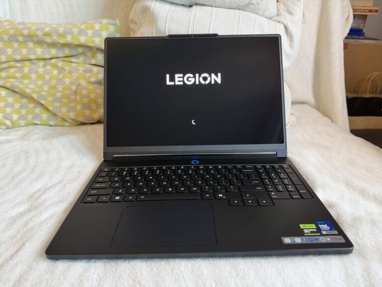 Lenovo Legion 5i ma w rękawie potężnego asa, a ekran OLED robi robotę. To solidny zawodnik w swojej półce cenowej [RECENZJA]