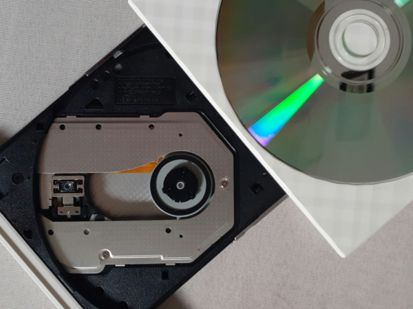 „Uważajcie na podrobione napędy Blu-ray!” – zwiększony popyt zachęca oszustów do maskowania starszych mechanizmów w obudowach z wyższej półki