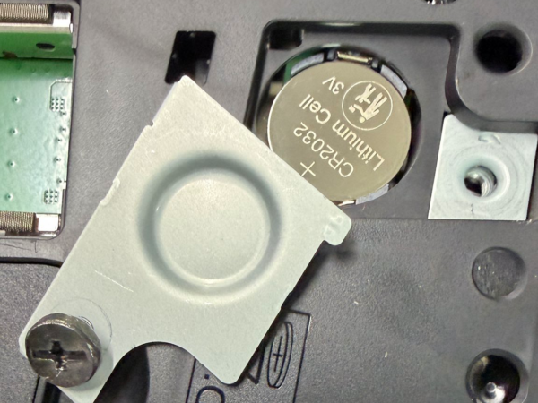 Sony po cichu wprowadza kolejną rewizję PlayStation 5 Slim – ulepszone chłodzenie, zmiany w płycie głównej i wymienna bateria CR2032