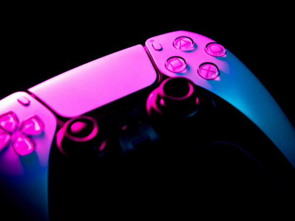 To koniec powtarzalnych starć z bossami? Sony patentuje system oparty na AI, który dostosowuje zachowanie przeciwników do gry użytkownika