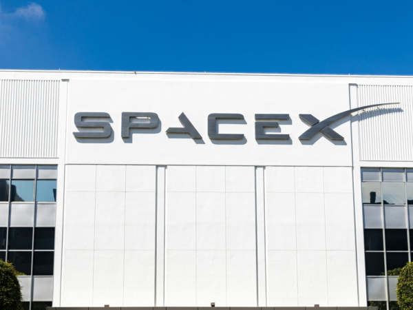 Starlink Mobile firmy SpaceX z problemami – Prezes T-Mobile odrzuca ewentualną umowę dotyczącą korzystania z infrastruktury sieci